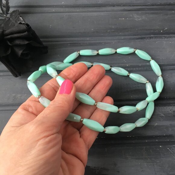 Vintage Light Green Necklace - Picture 5 of 9